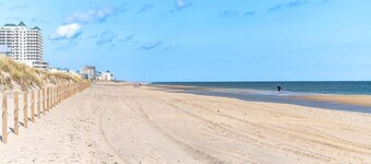 Newly Renovated Condo! Ocean View, Steps to beach, pool, private balcony,A/C