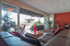 Smart TV, books - Stunning HGTV Designer Villa -   Panoramic Ocean Views - Private Hot Tub -Video (Puerto Vallarta)