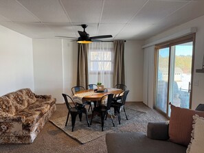 Smart TV, fireplace, stereo