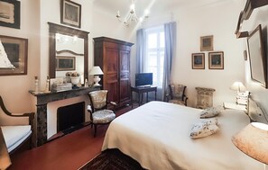 3 bedrooms, travel cot, free WiFi