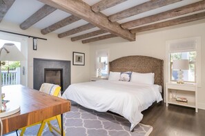 3 makuuhuonetta, työpöytä, silitysrauta/-lauta, ilmainen Wi-Fi