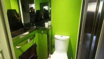 Secador de pelo, toallas