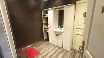 Secador de pelo, toallas