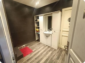 Hair dryer, towels
