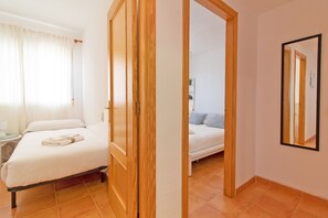 2 chambres, fer et planche à repasser, accès au Wi-Fi (inclus)