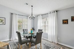 Dining - Blue Angel Bungalow II (Bellview)
