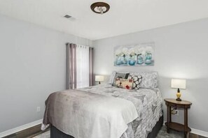 3 bedrooms, iron/ironing board, WiFi, bed sheets