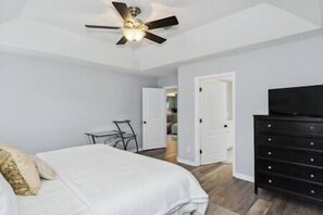 3 soverom, strykejern/-brett, wi-fi og sengetøy