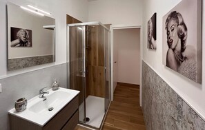 Douche, séchoir à cheveux