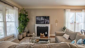 Televisor intel·ligent, llibres i biblioteca musical