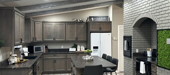 Located on a beautiful ranch! Relax with mountain view’s & a pool table