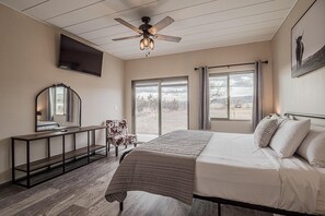 2 bedrooms, desk, iron/ironing board, free WiFi