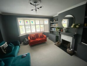 Living area - Large 4 Bedroom House Close to Brighton Town Centre with Amazing Outside Space (Brighton and Hove)
