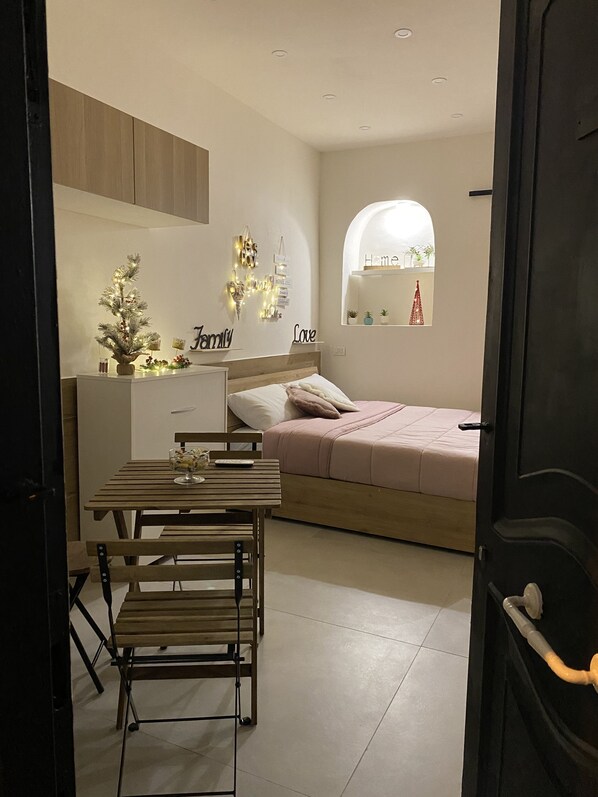 Dining - Mea Partenope is located in the ancient historic center of Naples. (Napoli)