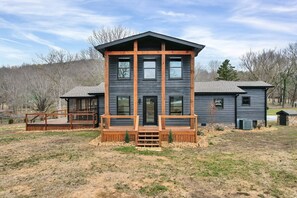 Exterior - NEW 6 Bedrooms - Two houses and a pavillion on Chickamauga Lake with new dock
(Decatur)