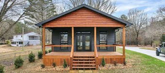 NEW 6 Bedrooms - Two houses and a pavillion on Chickamauga Lake with new dock