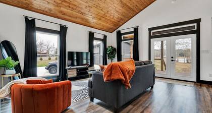 NEW 6 Bedrooms - Two houses and a pavillion on Chickamauga Lake with new dock