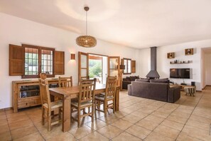 Dining - Villa Dalt S Era with Mountain View, Wi-Fi, Air Conditioning, Pool & Garden (Santa Gertrudis de Fruitera)