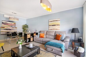 TV - Apartment 'Apartamento Royal Cabanas Golf' with Shared Pool, Wi-Fi and Air Conditioning (Conceição)