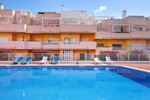 Pool - Apartment 'Apartamento Royal Cabanas Golf' with Shared Pool, Wi-Fi and Air Conditioning (Conceição)