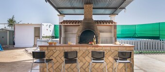 Holiday Home 'Finca El Abuelo' with Private Pool, Private Terrace and Wi-Fi
