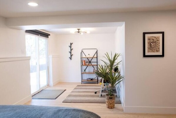 Interior - Spacious guest suite w/ private entry (Arvada)