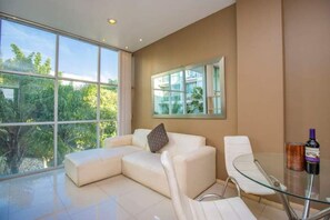 Living area - New! Bamboo Executive Pool & Restaurant (Cuernavaca)
