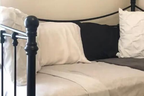 3 chambres, fer et planche à repasser, accès au Wi-Fi (inclus)