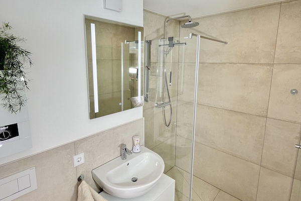 Shower, free toiletries, hair dryer, towels
