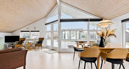 Nice home in Sjællands Odde with WiFi