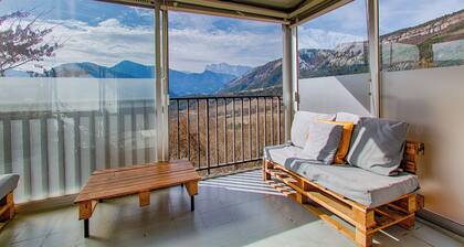 Holiday Home 'Gîte Ludomi' with Mountain View, Balcony and Wi-Fi