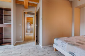4 bedrooms, iron/ironing board, free WiFi, bed sheets - Holiday Home 'Gîte Ludomi' with Mountain View, Balcony and Wi-Fi (VERCHENY)