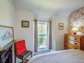 4 bedrooms, free WiFi, bed sheets - 4 bedroom accommodation in Pengroeslon, near Aberdaron (Pengroeslon, near Aberdaron)