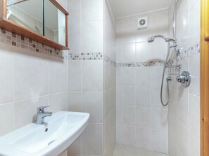 Towels - 4 bedroom accommodation in Pengroeslon, near Aberdaron (Pengroeslon, near Aberdaron)