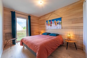 4 bedrooms, iron/ironing board, free WiFi