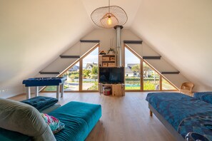 4 bedrooms, iron/ironing board, free WiFi