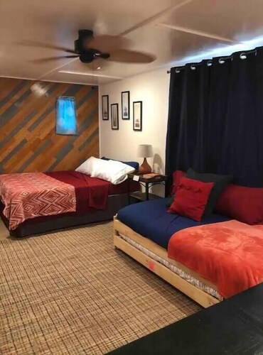 Mandala Studio. Quiet comfortable space near downtown San Antonio. Pets welcome