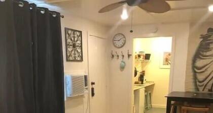 Mandala Studio. Quiet comfortable space near downtown San Antonio. Pets welcome