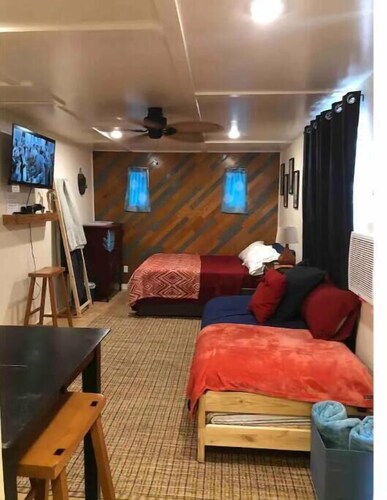 Mandala Studio. Quiet comfortable space near downtown San Antonio. Pets welcome