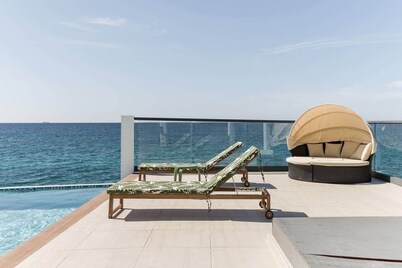 Oceanview lux Villa + Infinity pool, Chef & Butler