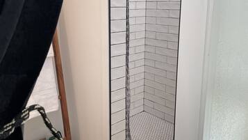 Bruser, hårtørrer, håndklæder, Sæbe