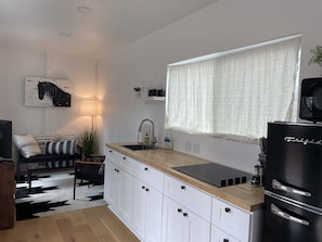 Refrigerador, microondas, horno, placa de cocina