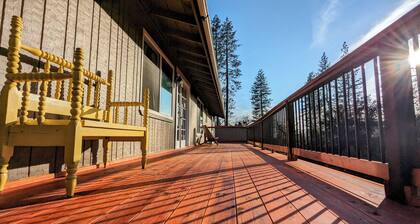 Yosemite Gateway Retreat: Your Ideal Vacation Haven Awaits!