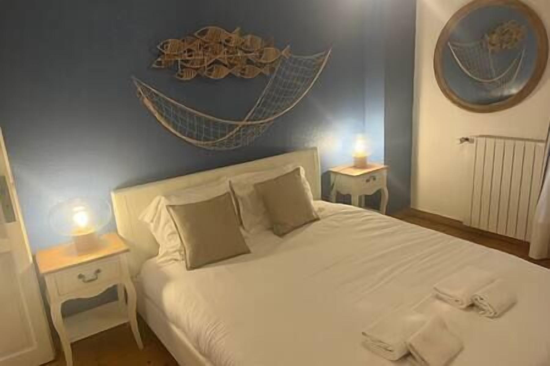 3 slaapkamers, een strijkplank/strijkijzer, reisbedje, wifi