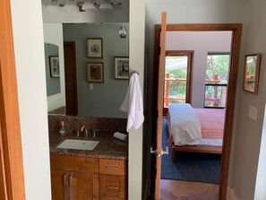 2 bedrooms, in-room safe, iron/ironing board, free WiFi - Secluded 1,200 SF Casita in Idyllic Hill Country Setting Minutes From Downtown (Austin)
