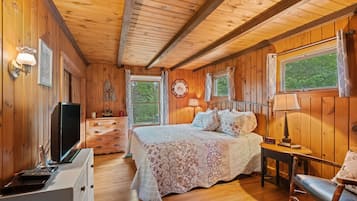 5 bedrooms, iron/ironing board, free WiFi, bed sheets