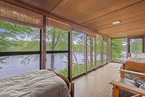 5 bedrooms, iron/ironing board, free WiFi, bed sheets