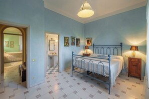 10 habitaciones, wifi y ropa de cama 