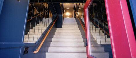 المنشأة من الداخل