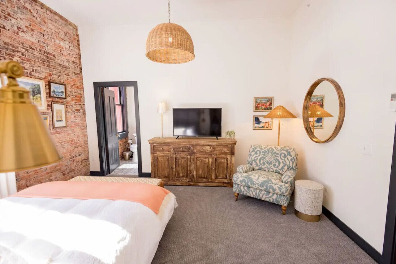 1 habitación, tabla de planchar con plancha, wifi gratis y ropa de cama 